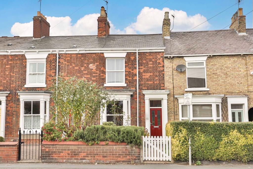 Norwood, Beverley, HU17 9HT 2 bed terraced house £200,000