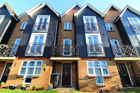 4 bedroom townhouse to rent, Mulready Walk, Hemel Hempstead, Hertfordshire, HP3 9FS