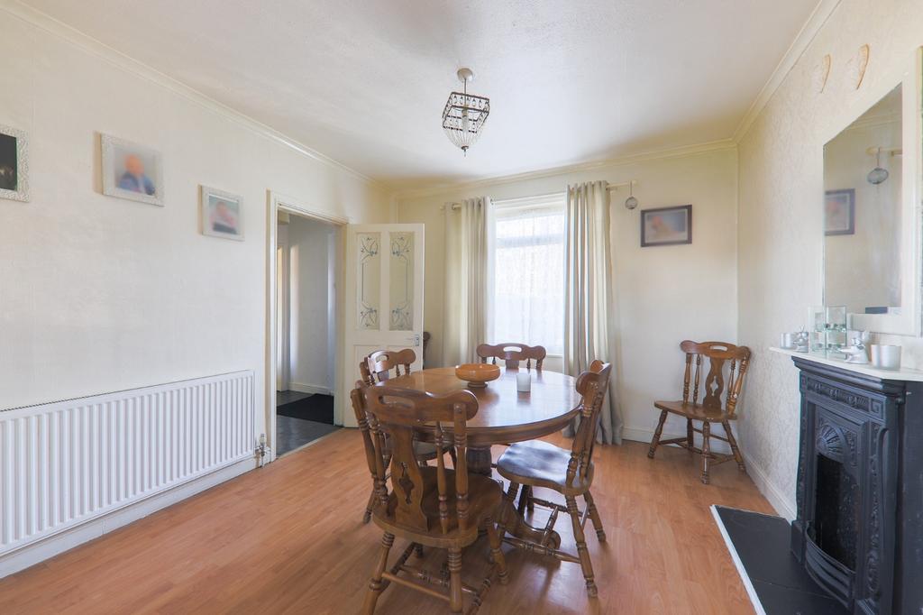 Neville Avenue, Beverley, HU17 0HS 3 bed terraced house £140,000