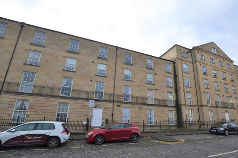 2 bedroom flat to rent, East London Street, Edinburgh, EH7