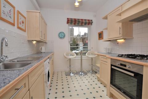 2 bedroom flat to rent, East London Street, Edinburgh, EH7