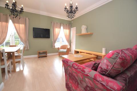2 bedroom flat to rent, East London Street, New Town, Edinburgh, EH7