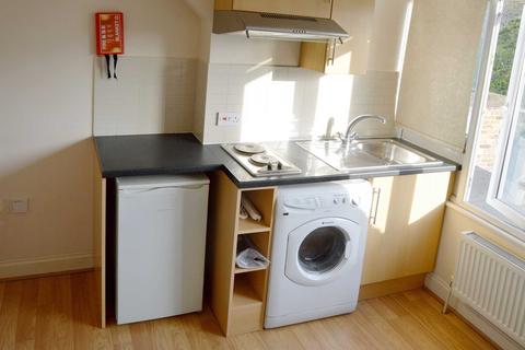 Studio to rent, High Street, Acton