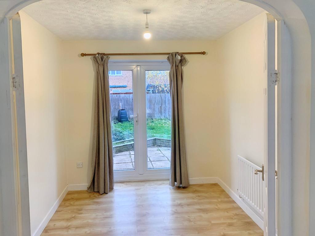 Ivel Road, Shefford SG17 4 bed detached house £1,400 pcm (£323 pw)