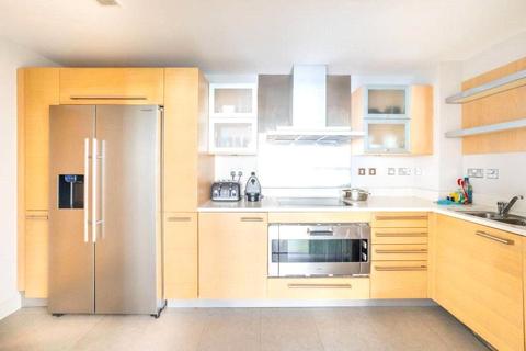 2 bedroom flat to rent - Fountain House, The Boulevard, London