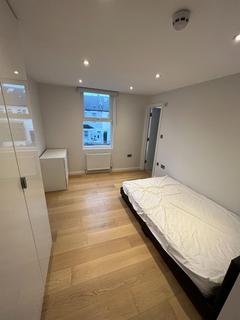 1 bedroom in a house share to rent - Northfield Road, Enfield
