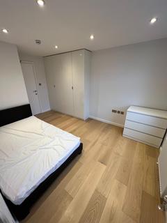1 bedroom in a house share to rent - Northfield Road, Enfield
