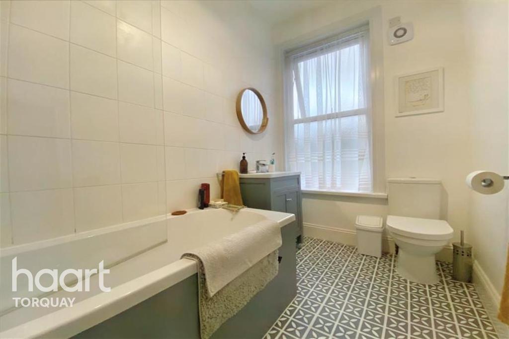Durham Avenue, Plymouth 2 bed terraced house £1,000 pcm (£231 pw)