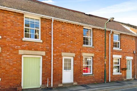 2 bedroom terraced house to rent, Priest Lane, Pershore, WR10