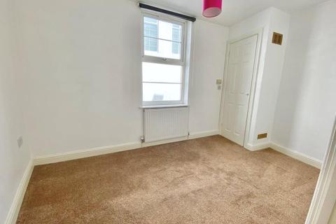 2 bedroom flat to rent - Victoria Parade, Torquay