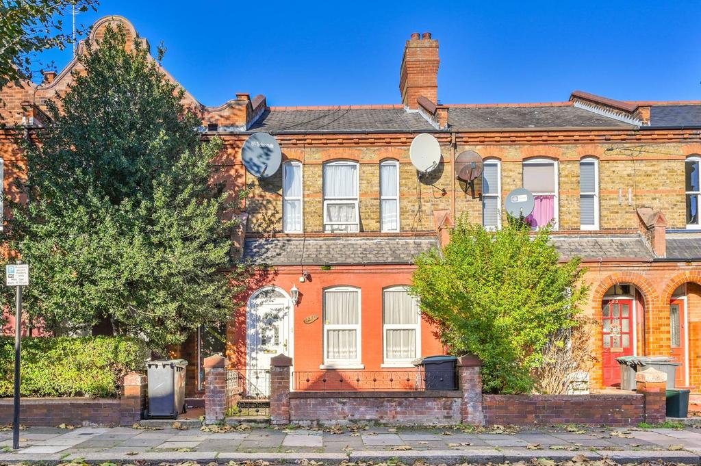 Lymington Avenue, Wood Green, London, N22 3 bed terraced house for sale