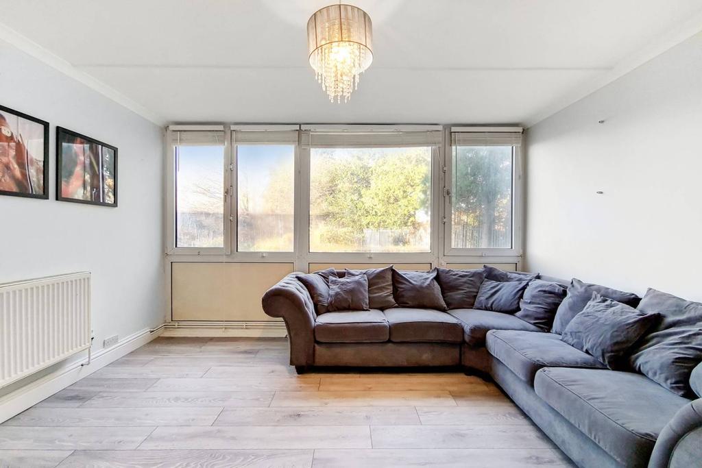 PORTWAY GARDENS, Woolwich, London, SE18 1 bed flat £1,400 pcm (£323 pw)