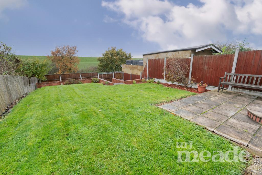 Waltham Way, Chingford, E4 5 bed semidetached house £600,000