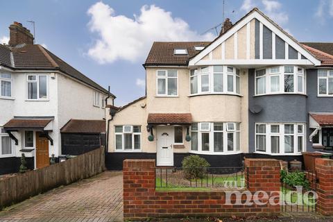 5 bedroom semi-detached house for sale - Waltham Way, Chingford, E4