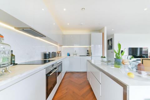 3 bedroom apartment to rent, Capital Building, Embassy Gardens, London, SW11