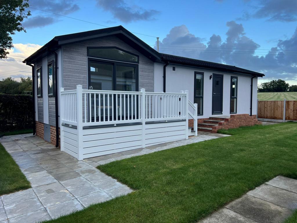Abridge, Essex, RM4 2 bed park home for sale £230,000