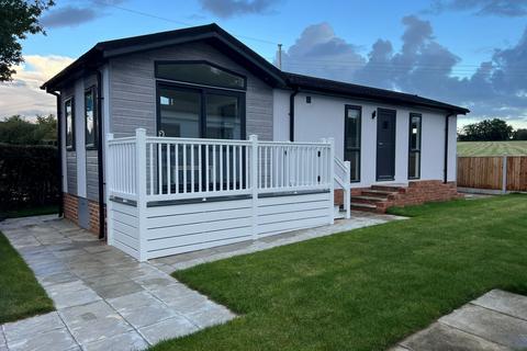 2 bedroom park home for sale, Abridge, Essex, RM4