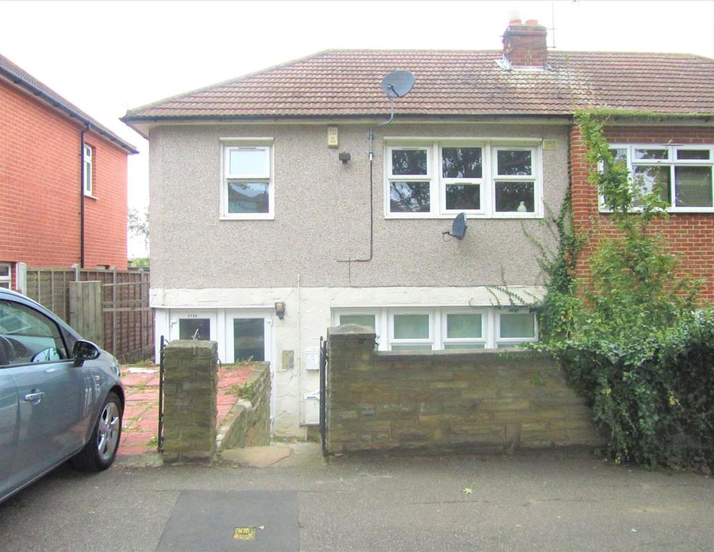 Waltham Way, Chingford, E4 2 bed flat £1,400 pcm (£323 pw)