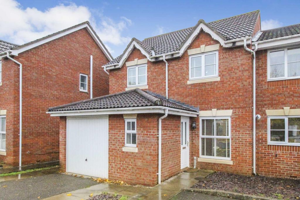 Kingsley Meadows, Wickford 3 bed end of terrace house for sale £400,000