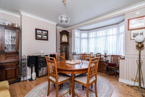 78 Park Avenue, Bushey, WD23 2BA