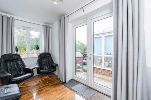 78 Park Avenue, Bushey, WD23 2BA