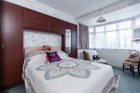 78 Park Avenue, Bushey, WD23 2BA