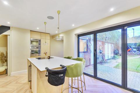 4 bedroom semi-detached house for sale - Elmbridge Lane, Woking, GU22