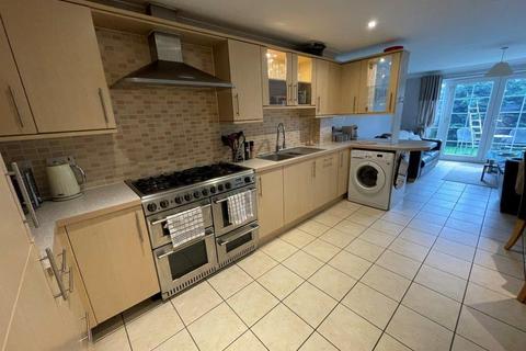 4 bedroom terraced house to rent, Whistlefish Court, Norwich