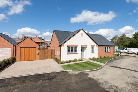 3 bedroom bungalow for sale - Oval Way, Nether Broughton