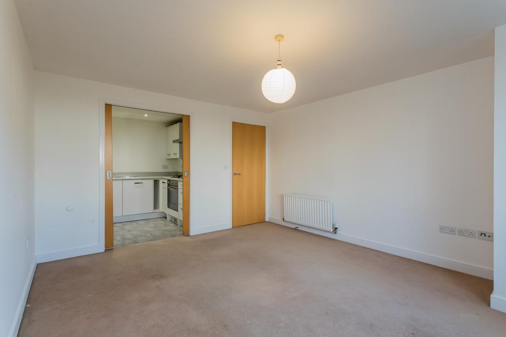 Flat 0/3, 7 Kenley Road, Renfrew, PA4 8FE 2 bed flat - £117,995