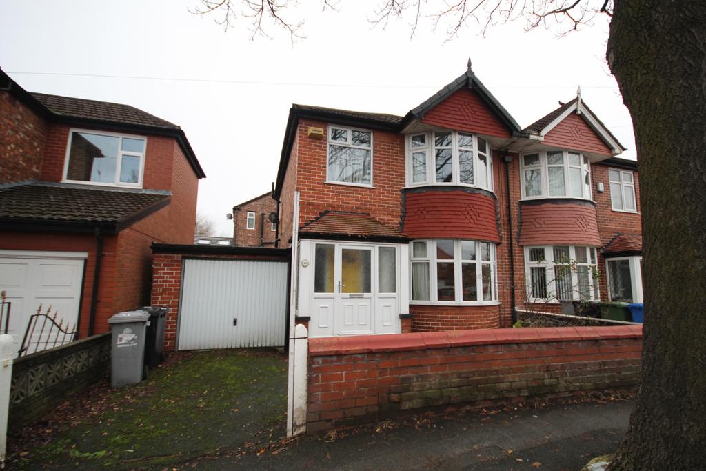 Davyhulme Road East, Stretford, M32 3 bed semidetached house £305,000