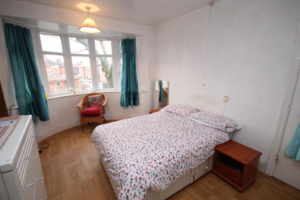 Davyhulme Road East, Stretford, M32 3 bed semidetached house £305,000