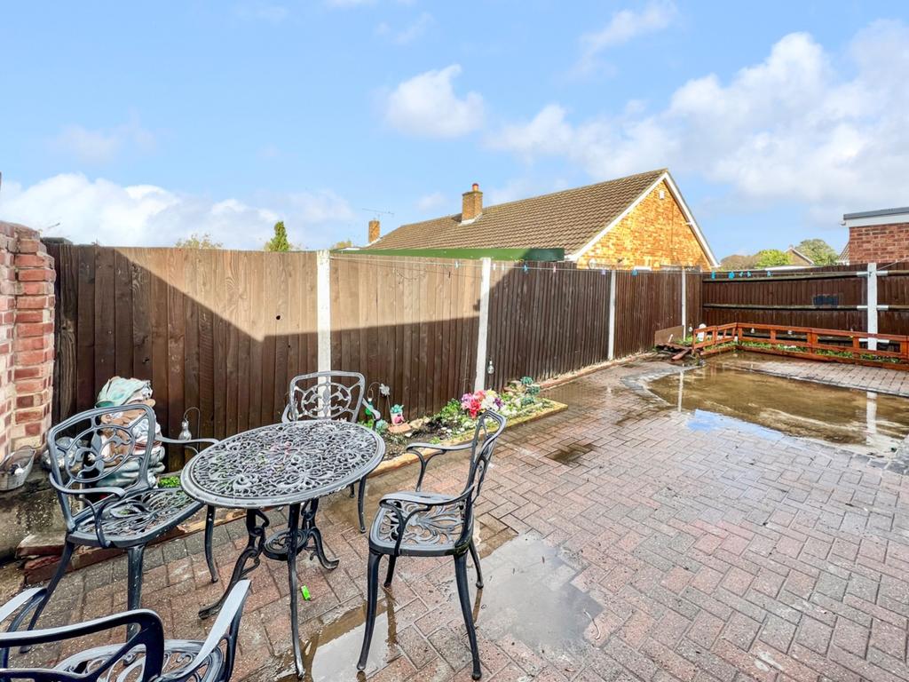 Manor Road, DA10 2 bed semidetached bungalow £300,000