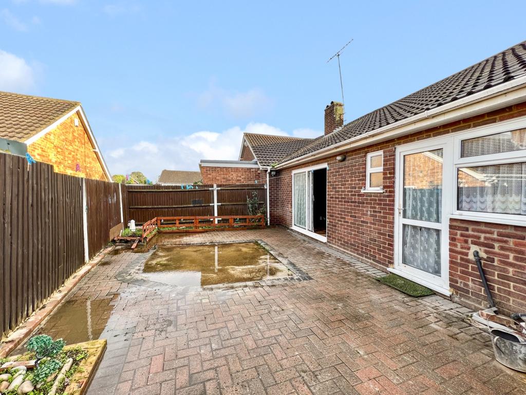 Manor Road, DA10 2 bed semidetached bungalow £300,000