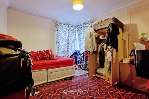2 bedroom flat for sale, Kings Court, Kings Drive, Wembley, Greater London, HA9