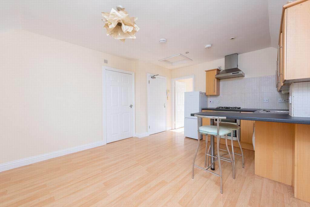 York Road, Farnborough, GU14 1 bed flat £750 pcm (£173 pw)