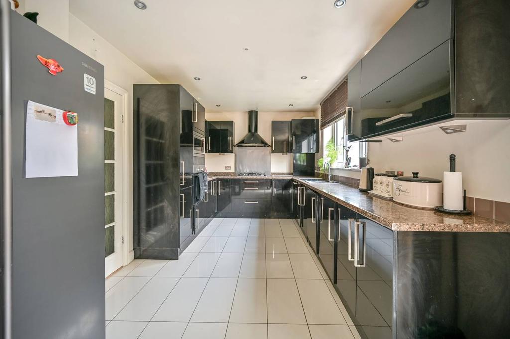 Cobham Avenue, New Malden, KT3 4 bed end of terrace house for sale £