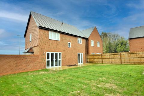 3 bedroom detached house to rent, Aspen Road, High Wycombe, HP10
