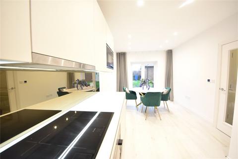 3 bedroom detached house to rent, Aspen Road, High Wycombe, HP10