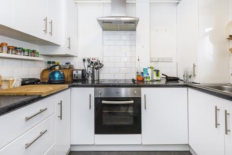 3 bedroom flat for sale, Homerton Road, London E9