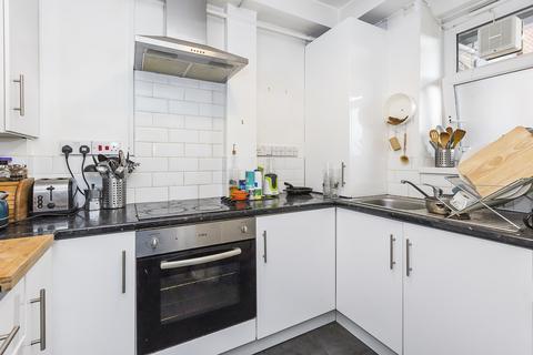 3 bedroom flat for sale, Homerton Road, London E9