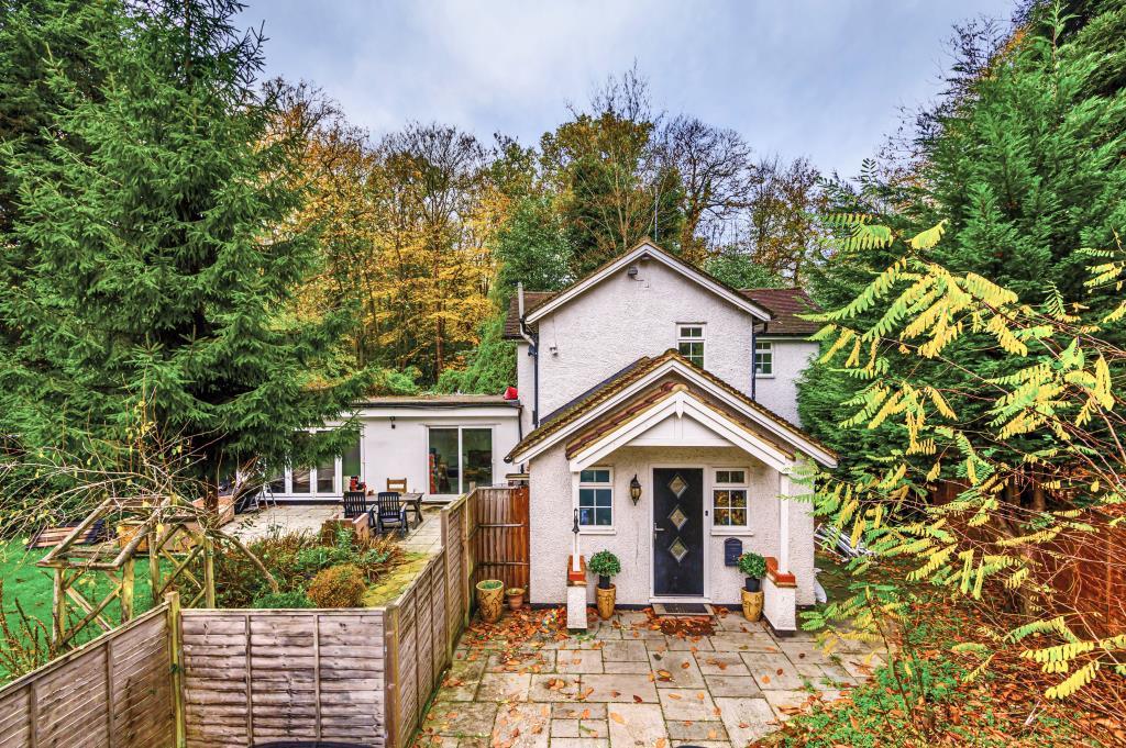 Convent Lane, Burwood Park, Cobham... 3 bed detached house £950,000