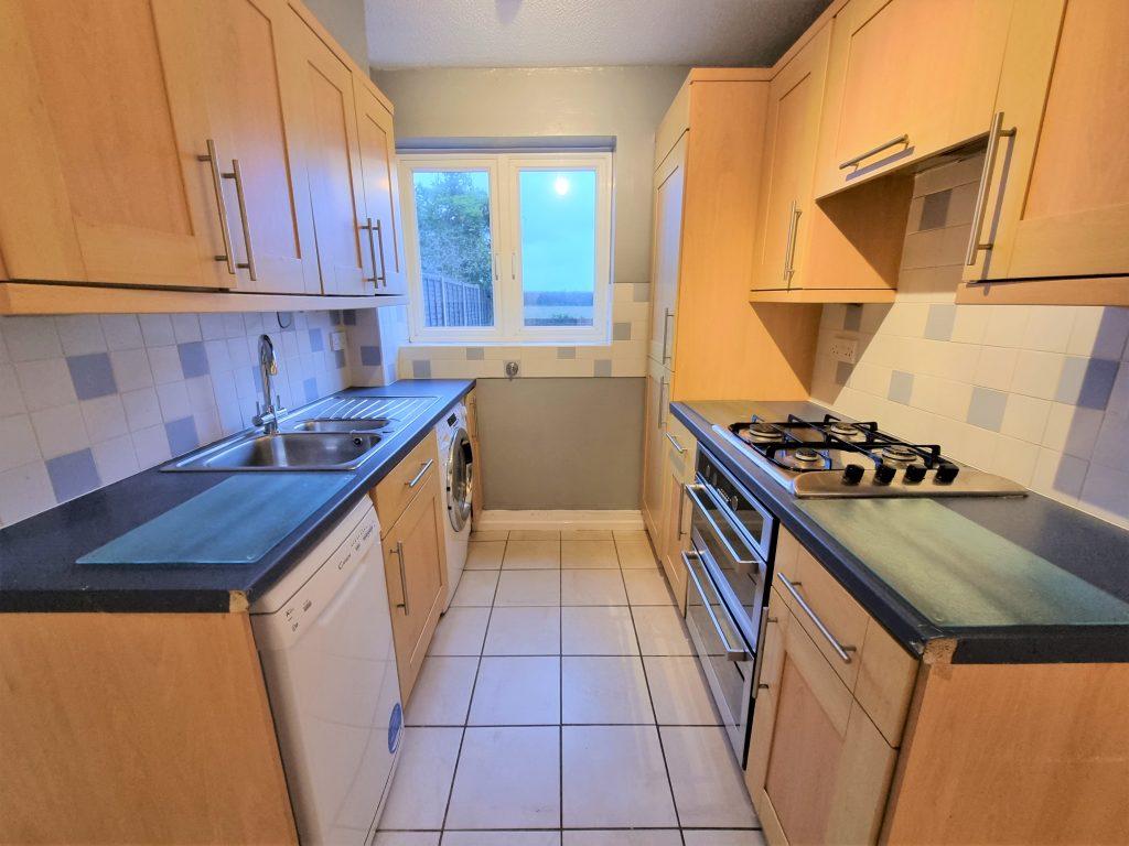 Downview Road, Yapton, Arundel, West Sussex. BN18 0HJ 3 bed end of