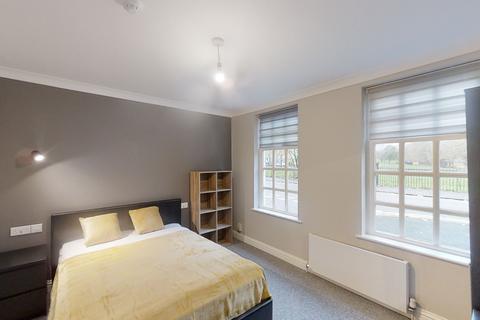 6 bedroom terraced house to rent, Mill Road, Gillingham ME7 1HW