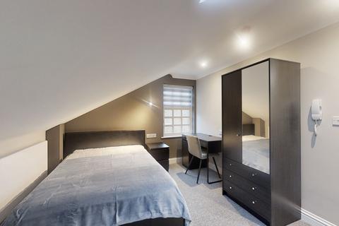 6 bedroom terraced house to rent, Mill Road, Gillingham ME7 1HW
