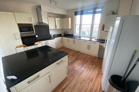 5 bedroom apartment to rent - St Aubyns, Hove