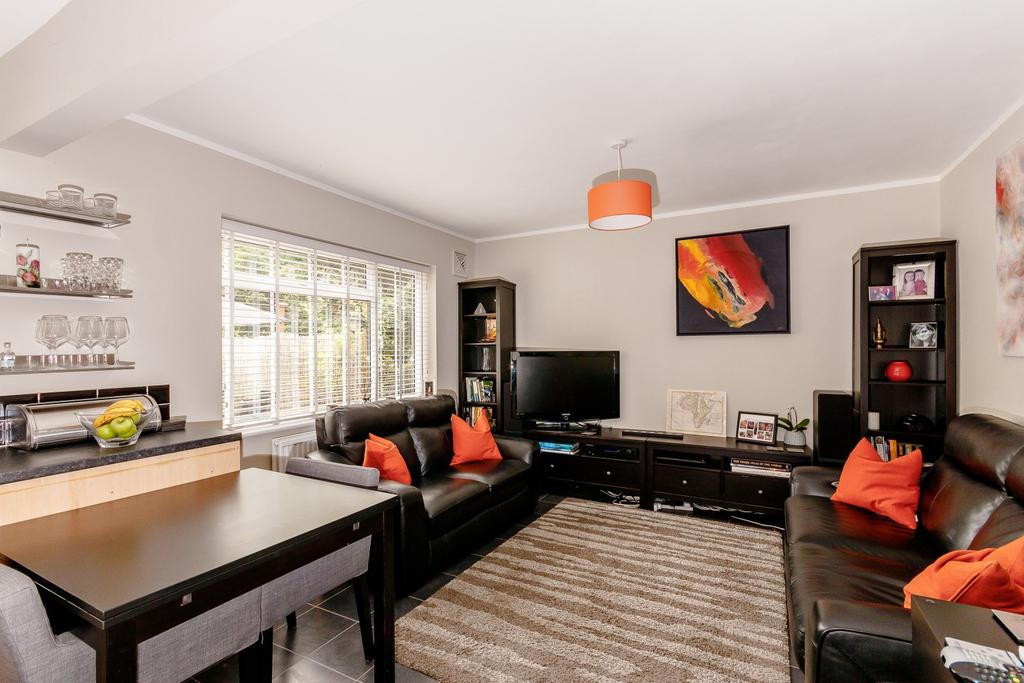 Queens Court, Liverpool Road, Kingston Upon Thames, KT2 2 bed