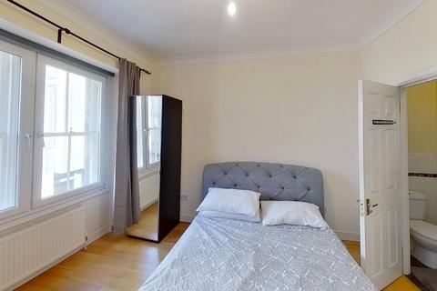 2 bedroom flat to rent, Rose Street, Edinburgh, Midlothian, EH2