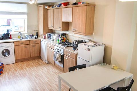 2 bedroom terraced house to rent, Beckhampton Close, Grove Village, Manchester, M13