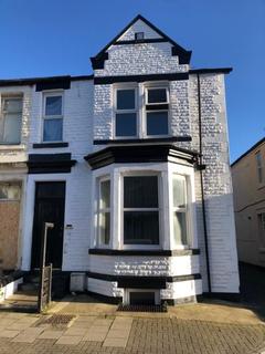 6 bedroom end of terrace house for sale - Livingstone Road, Blackpool